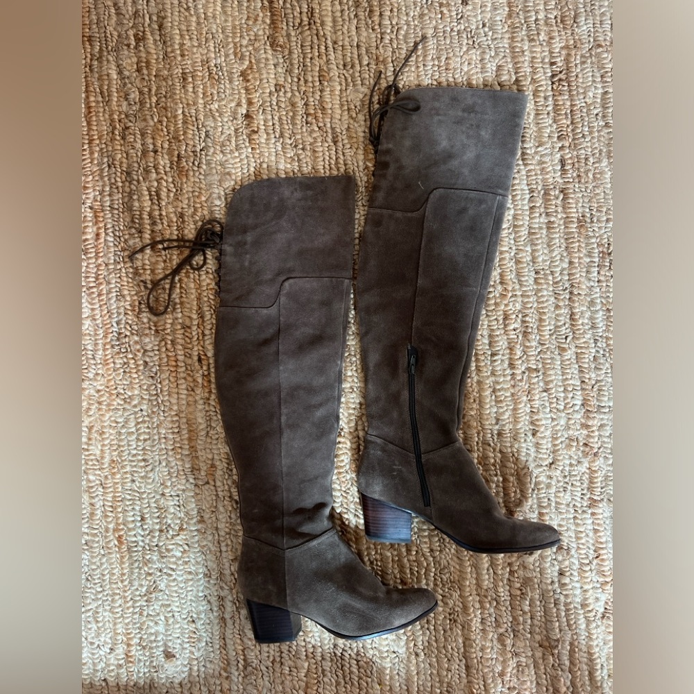 Gorgeous Over the knee suede boots